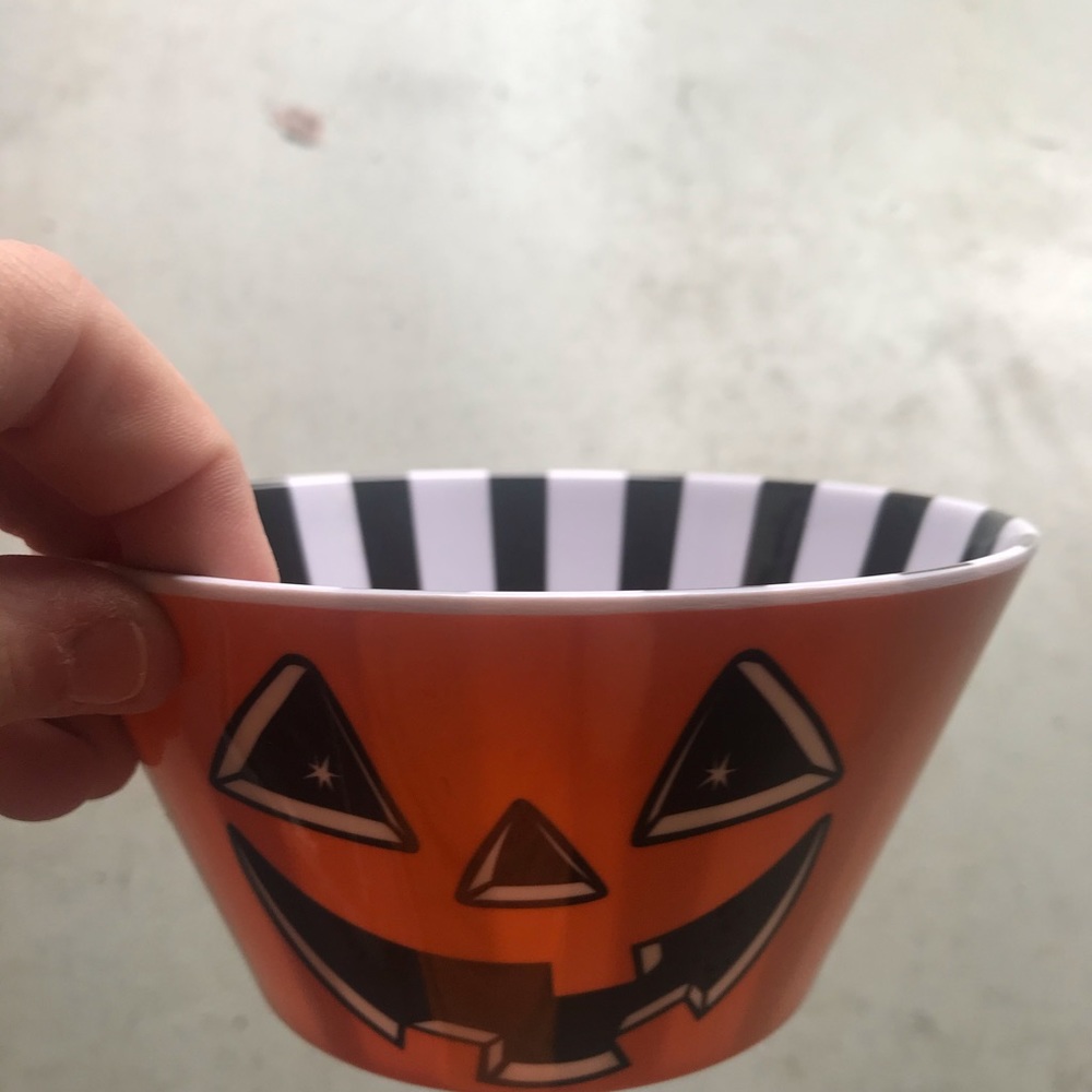 B1G1  Halloween tub or decorative bowl